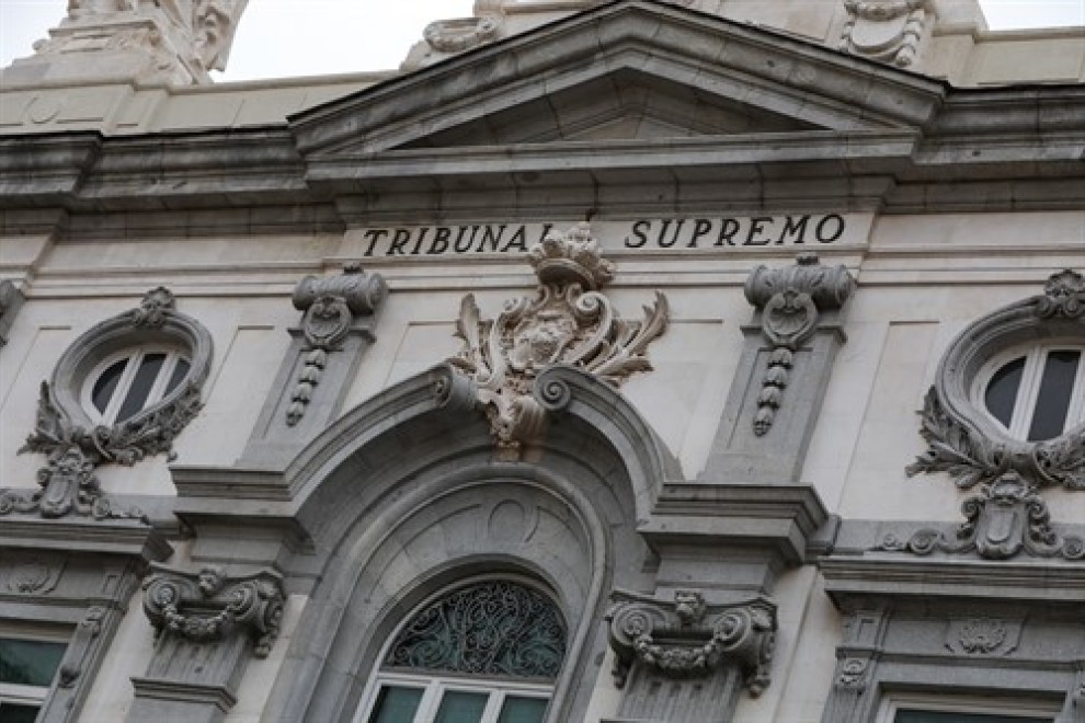 Escudo de España en la fachada del edificio del Tribunal Supremo, en Madrid a 29 de noviembre de 2019. Foto de archivo.