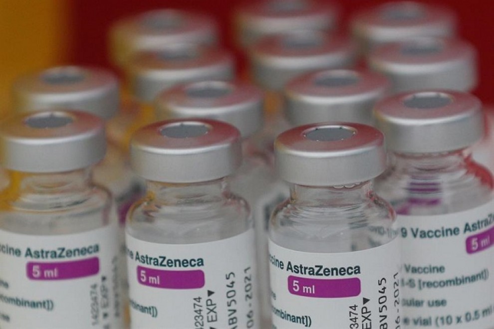 España suspende la vacunación con AstraZeneca 15 días 'por prudencia'