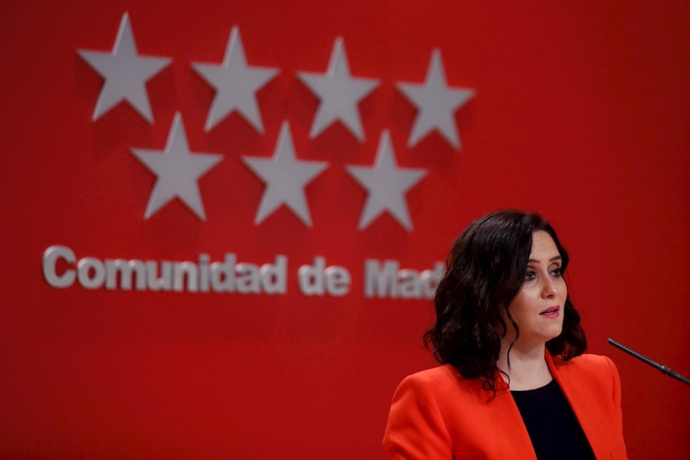 La presidenta de la Comunidad de Madrid, Isabel Díaz Ayuso, da una rueda de prensa este lunes en la sede del Gobierno regional.