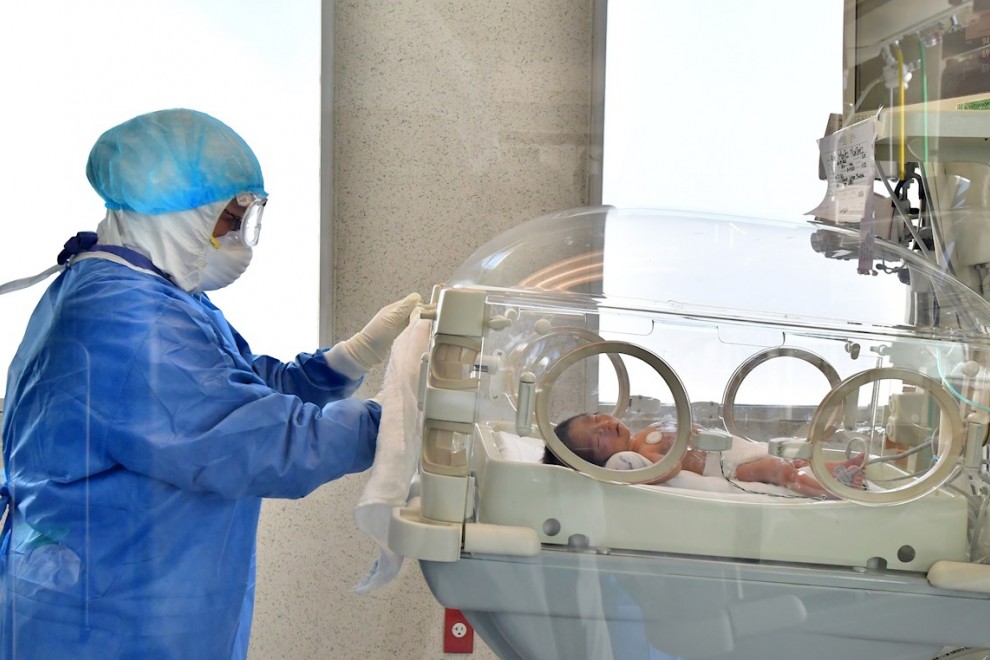 Un análisis realizado al cordón umbilical mostró que la niña había nacido con anticuerpos de la covid-19.