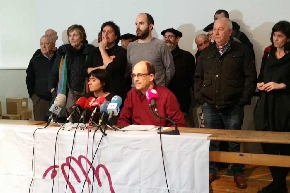 Patxi Zamora, en una rueda de prensa, con el colectivo Kontuz, al que pertenece, en 2018, para denunciar su despido.