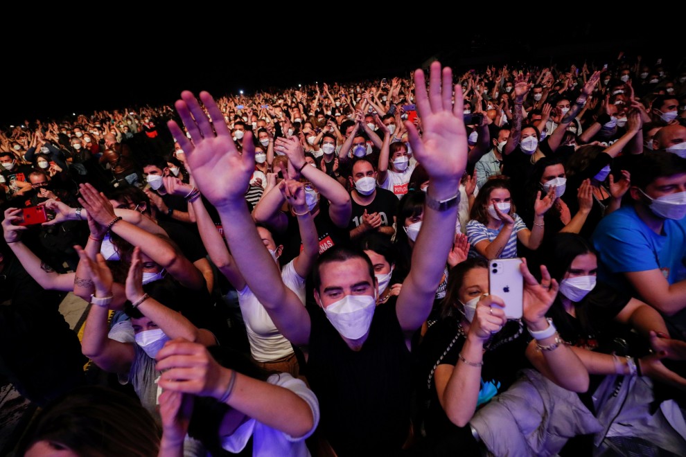 Imagen del concierto masivo de Love of Lesbian, este sábado en Barcelona. - Reuters