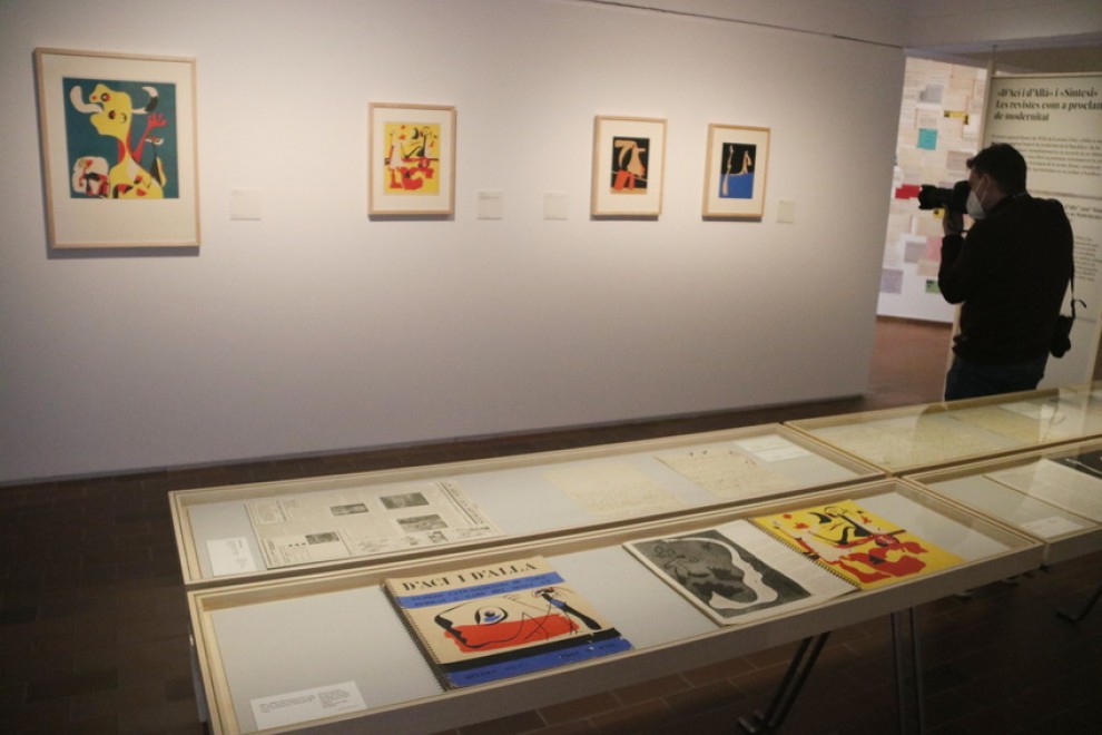 Documentació de l'ADLAN i obra de Miró en l'exposició de la Fundació Joan Miró.