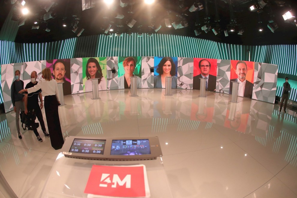 Imagen del plató de Telemadrid donde se celebra hoy miércoles el debate de los candidatos a la presidencia de la Comunidad de Madrid.