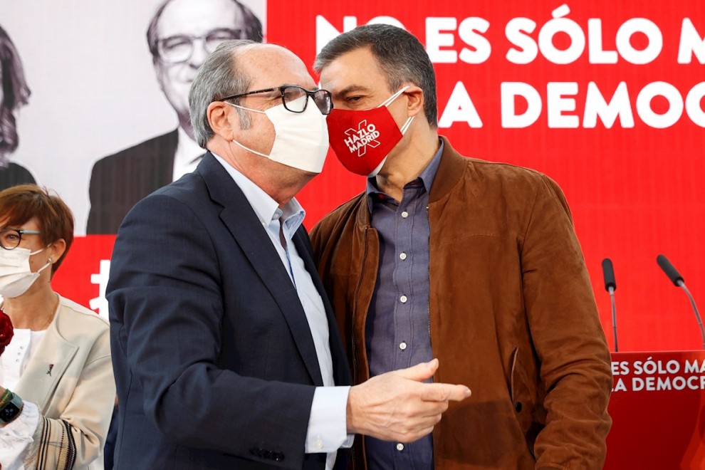 Pedro Sánchez junto a Ángel Gabilondo en el acto de campaña en Getafe este domingo 25 de abril investigado por la consejería de Sanidad.