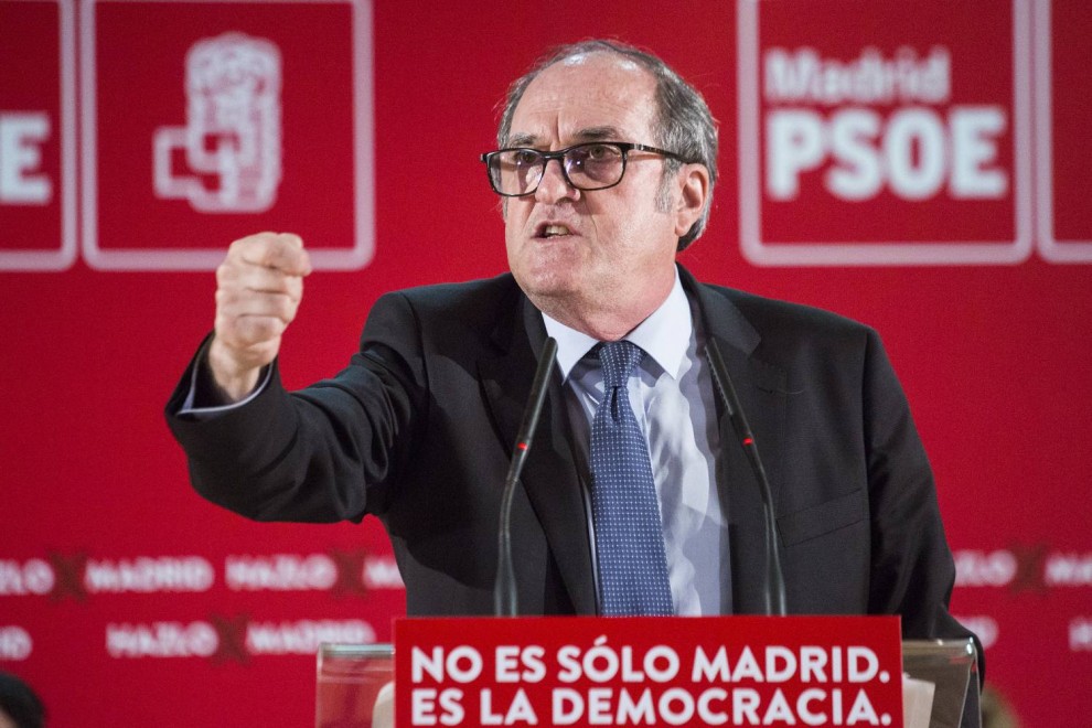 El candidato socialista a la Presidencia de la Comunidad de Madrid, Ángel Gabilondo, durante un acto electoral en Fuenlabrada (Madrid), a 26 de abril de 2021, en Madrid (España)
