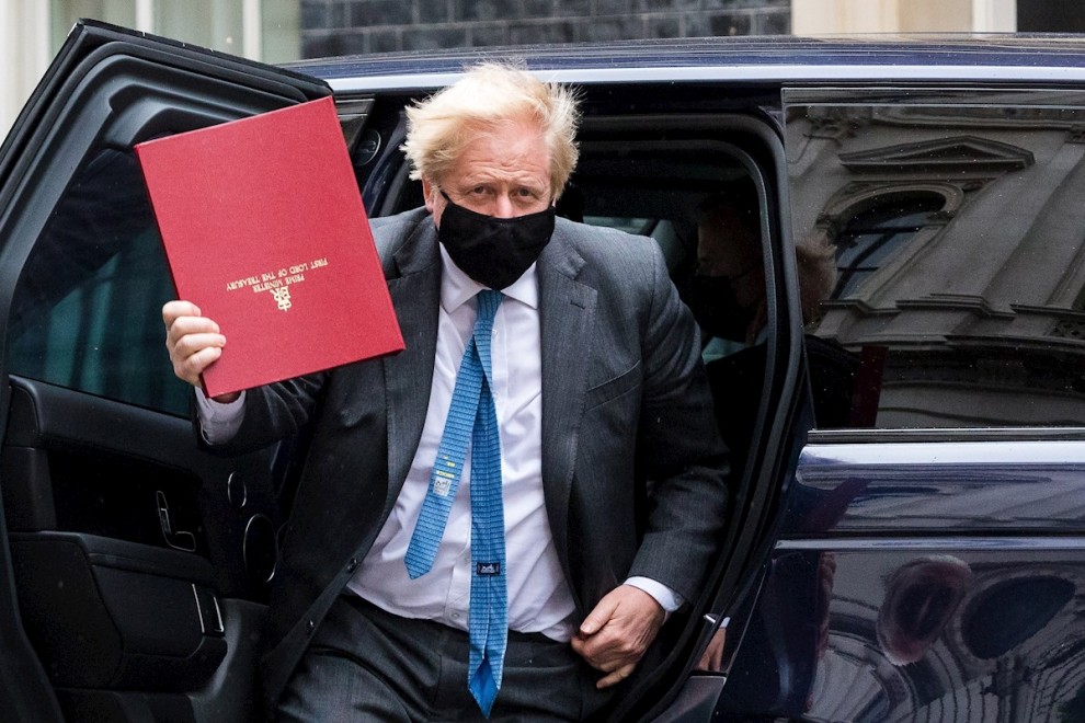 El primer ministro británico, Boris Johnson, regresa al número 10 de Downing Street tras asistir a la sesión de control al Gobierno en el Parlamento, este miércoles.