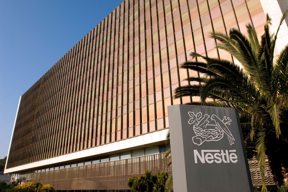 Fachada del Edificio I de la Central de Nestlé España en Esplugues de Llobregat