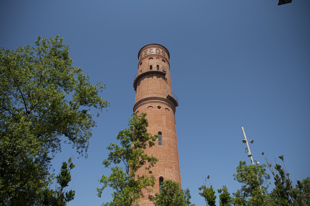 Una imatge de la Torre de les Aigües del Besòs.