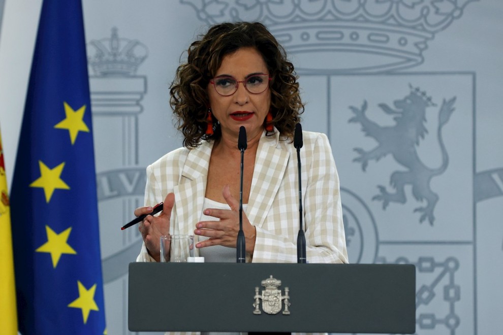 La portavoz del Gobierno y ministra de Hacienda, María Jesús Montero, da una rueda de prensa tras la reunión mantenida entre el presidente del Gobierno, Pedro Sánchez, y el presidente andaluz, Juanma Moreno, el pasado día 17.