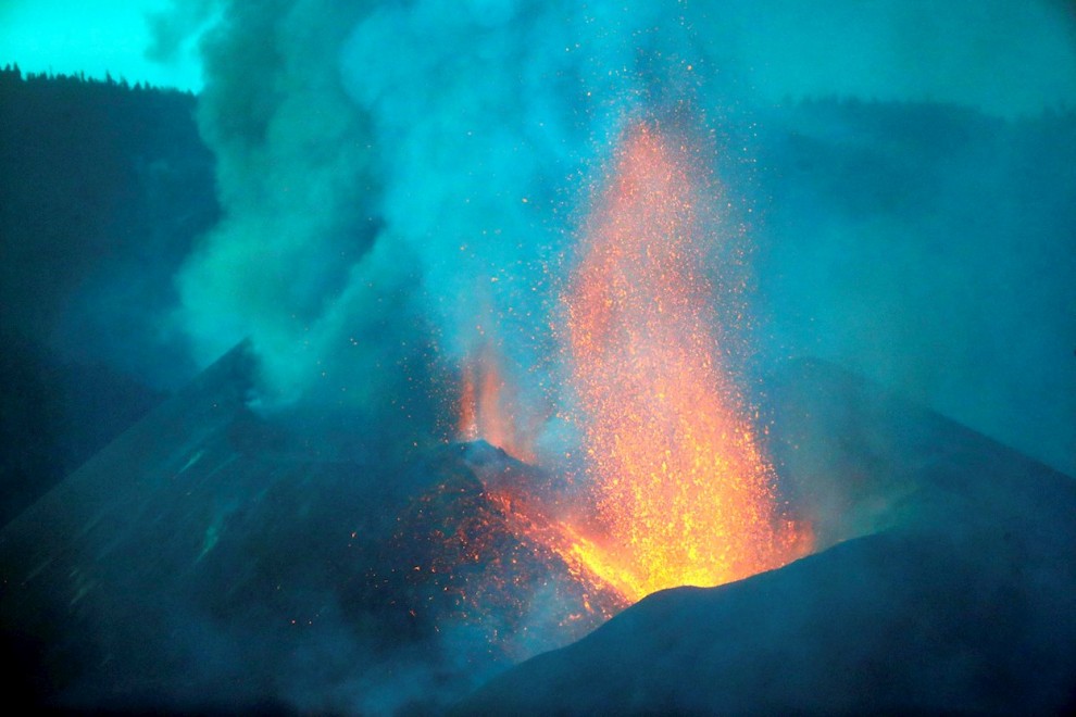 El volcán de La Palma, en la madrugada del 12 de octubre de 2021.