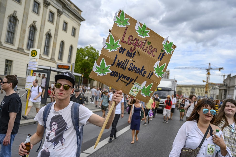 Imagen agosto de 2019 de la  Hanfparade en Berlín, una marcha tradicional a favor de la legalización del cannabis en Alemania. John MACDOUGALL / AFP