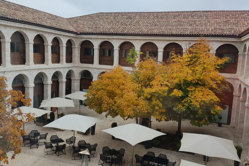 27/11/2021 Claustro del Parador de Alcalá de Henares