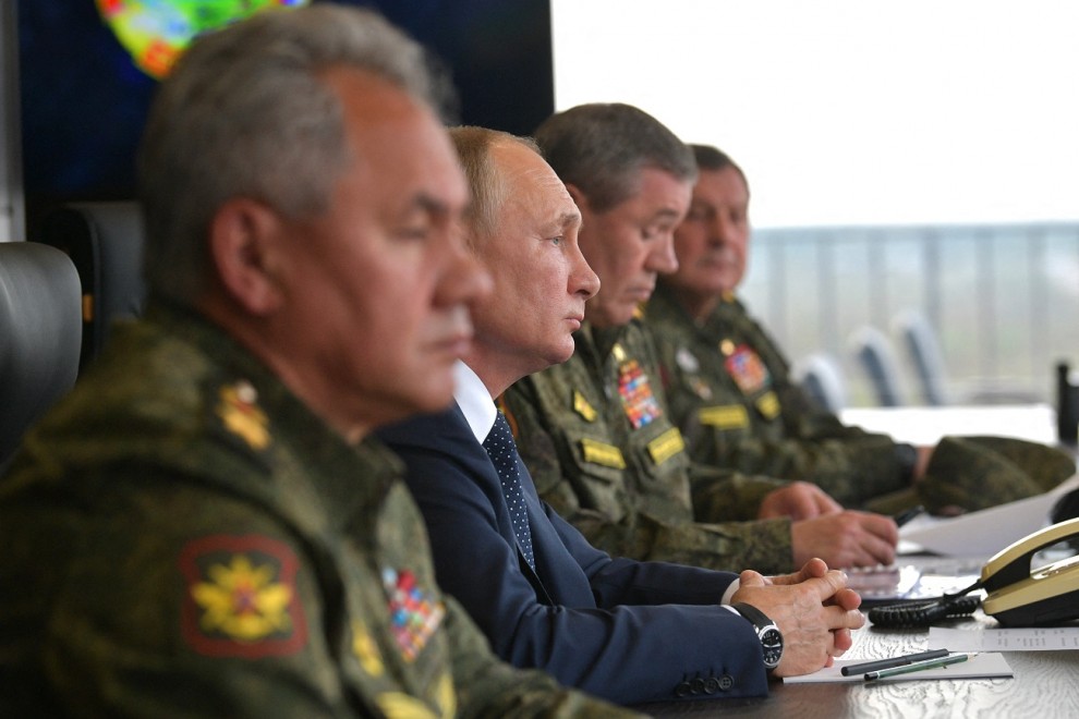El presidente ruso, Vladimir Putin, junto al ministro de Defensa, Sergei Shoigu, en Moscú el pasado 13 de septiembre de 2021.