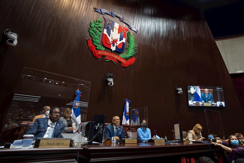 21/12/2021 Miembros de la Cámara de Diputados dominicana asisten a una sesión para votar de nuevo el Código Penal