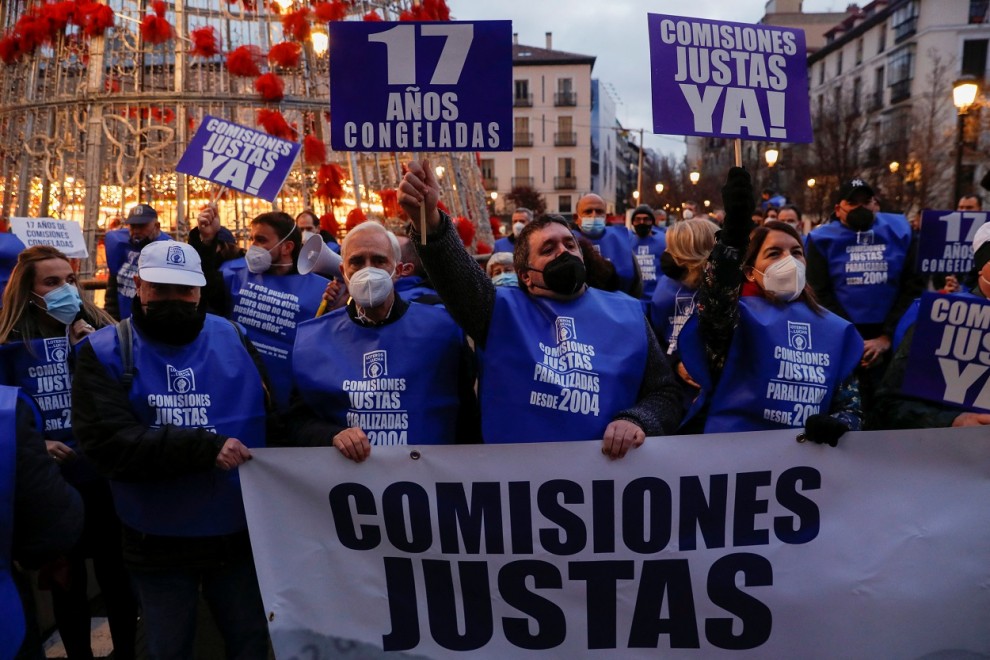 Concentración de vendedores de lotería en la Puerta del Sol de Madrid. REUTERS/Susana Vera
