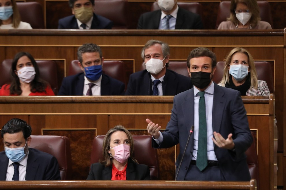 El presidente del PP, Pablo Casado, interviene en el pleno del Congreso de los Diputados, a 22 de diciembre de 2021, en Madrid.
