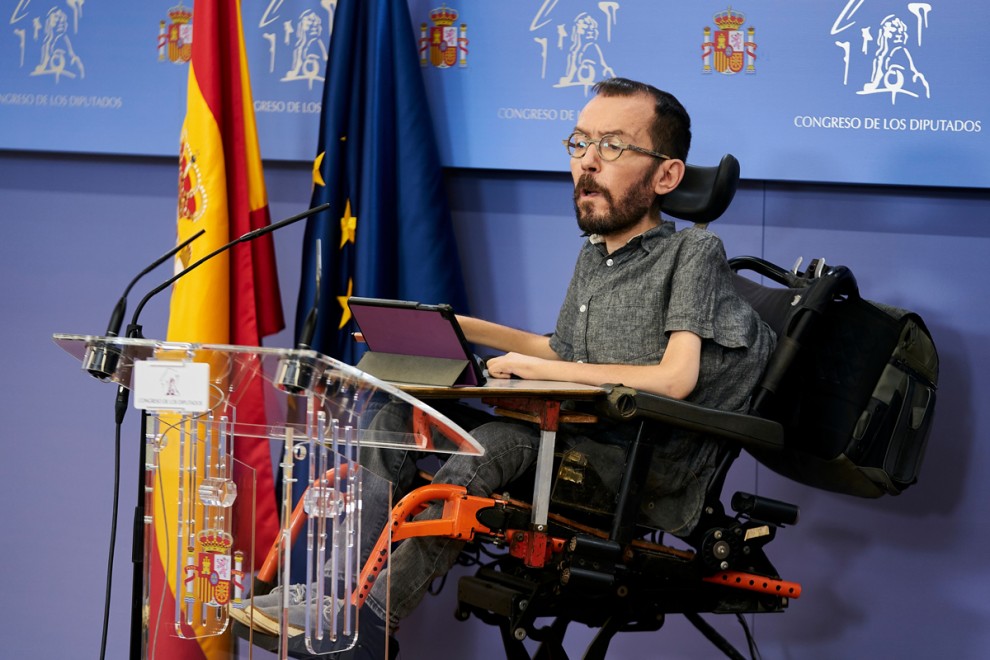 El portavoz de Unidas Podemos, Pablo Echenique, en una rueda de prensa.