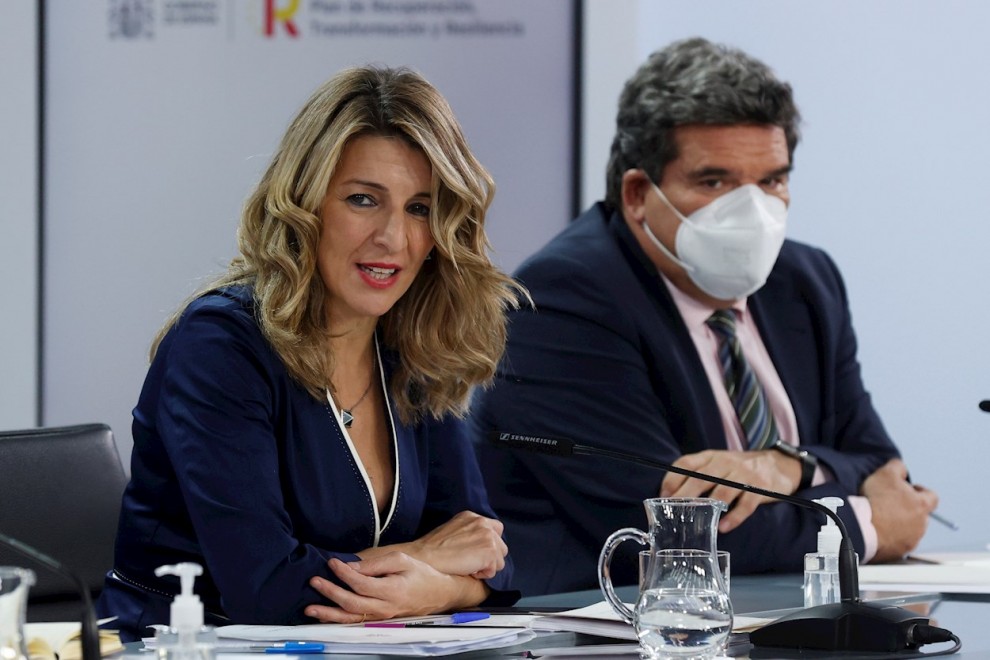 28/12/2021 La ministra de Trabajo, Yolanda Díaz, y el ministro José Luis Escrivá en la rueda de prensa posterior a la reunión semanal del Consejo de Ministros