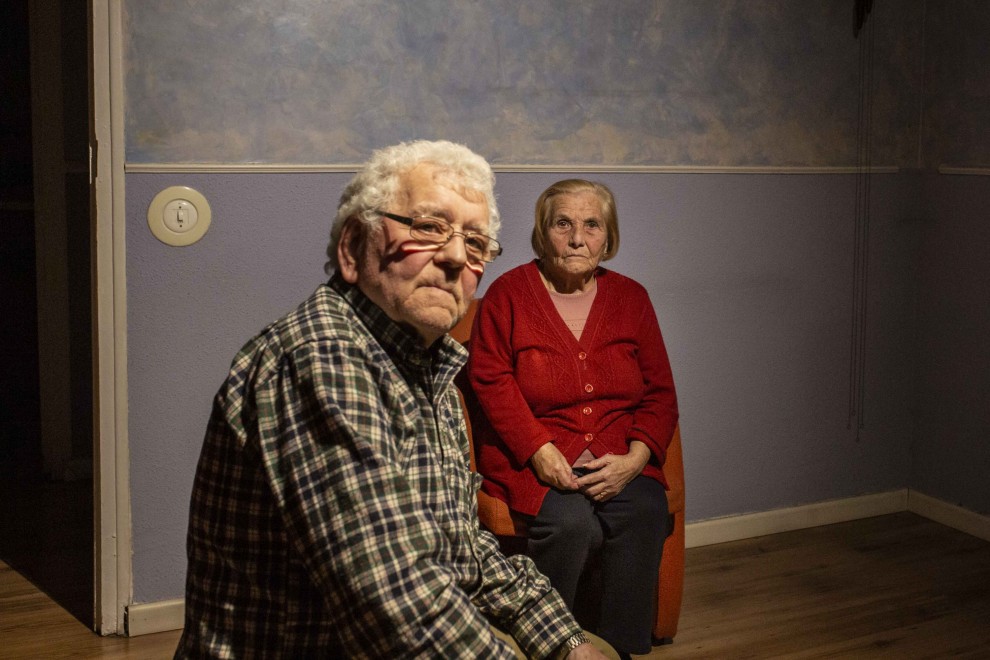 José Antonio Moreno y María Gómez, en su casa de Carabanchel (Madrid) dos día antes de su desahucio.