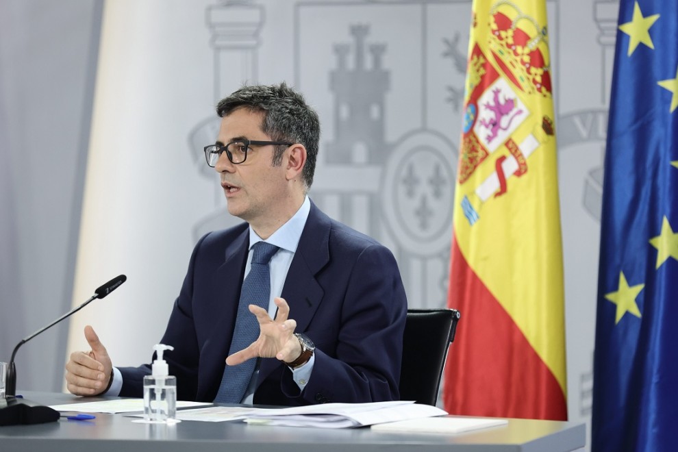 El ministro de la Presidencia, Relaciones con las Cortes y Memoria Democrática, Félix Bolaños, comparece tras una reunión del Consejo de Ministros, en La Moncloa, a 11 de enero de 2022, en Madrid.