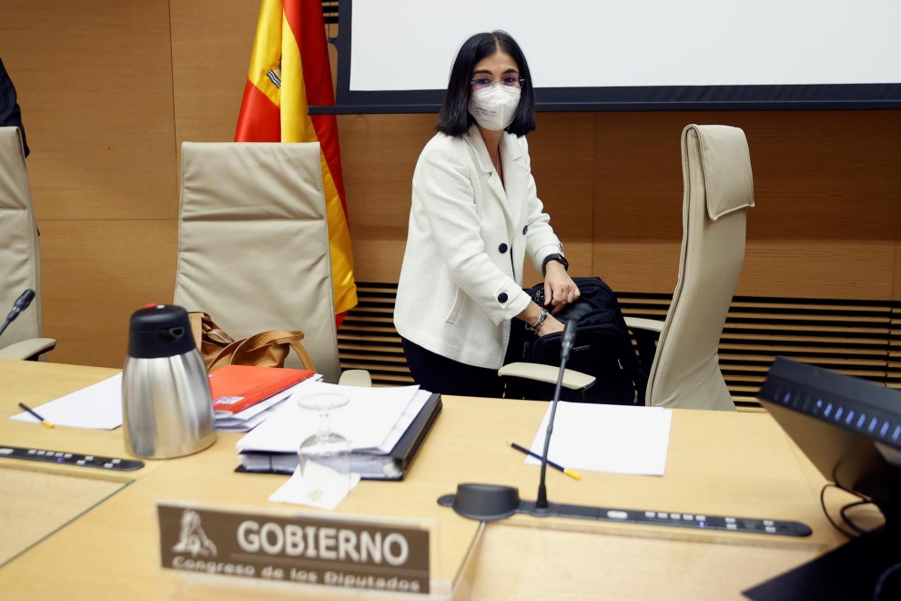 La ministra de Sanidad, Carolina Darias, llega para comparecer este jueves a petición propia, en sesión extraordinaria, ante la Comisión de Sanidad y Consumo del Congreso de los Diputados en Madrid este 27 de enero de 2022.
