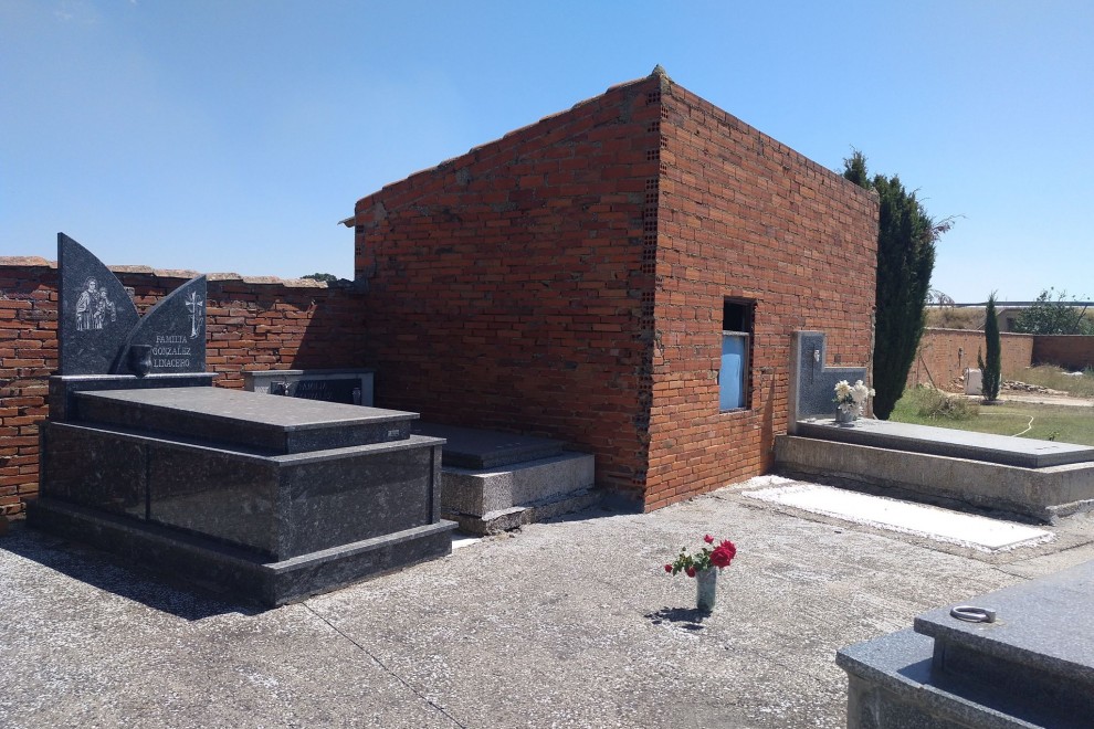 El cementerio de Villadangos del Paramo (León) donde se va a iniciar la exhumación de una fosa común con los restos de fusilados por el franquismo.