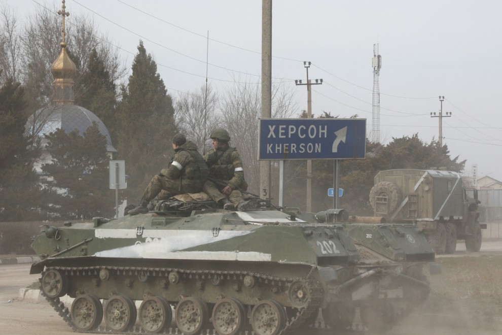 Un tanque con una 'z' en una calle de Armyansk (Crímea).