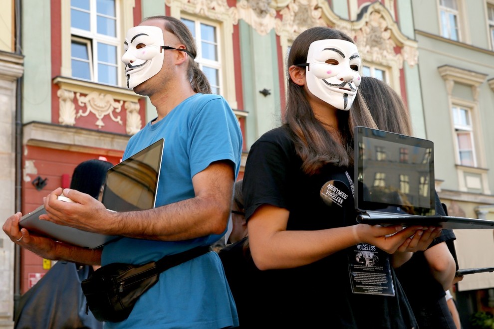 25/02/21. Seguidores de Anonymous con la máscara característica del grupo hacker. Imagen de archivo.