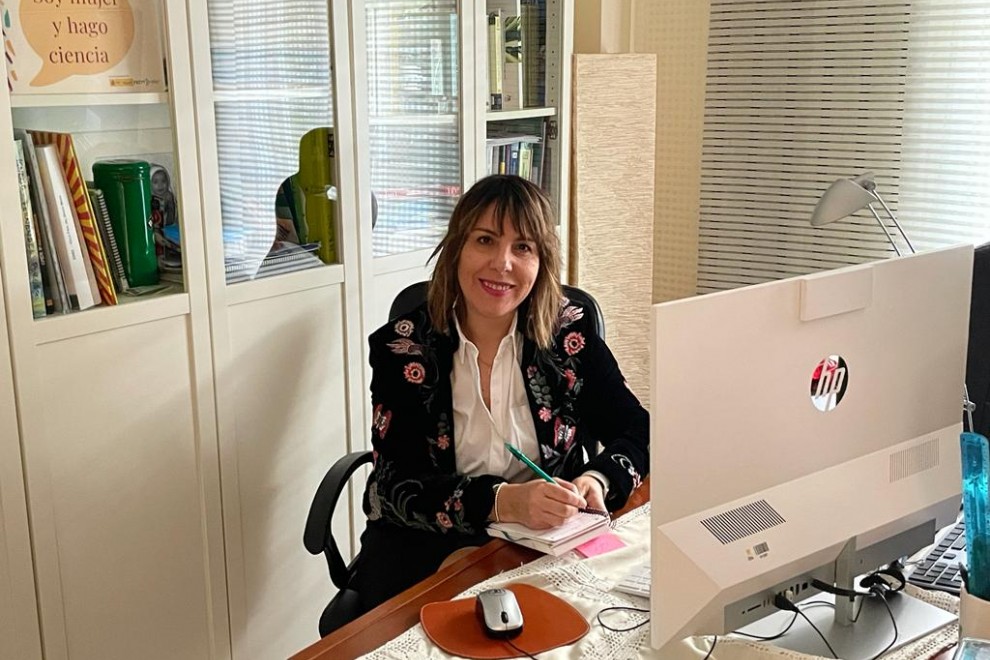 Ana María Porcel, en su despacho en la Universidad de Sevilla.