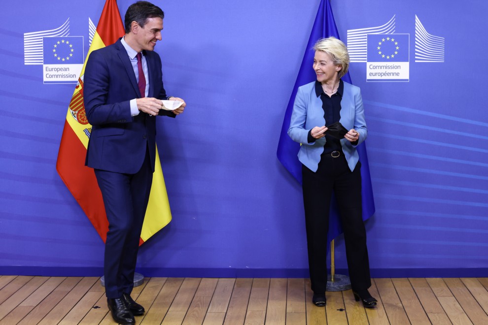 La presidenta de la Comisión Europea, Ursula von der Leyen, y el presidente del Gobierno, Pedro Sánchez, este lunes en Bruselas.