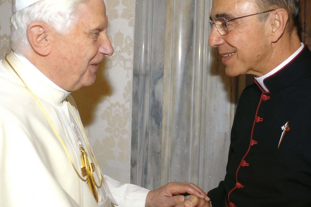 El Papa Benedicto XVI y monseñor João Scognamiglio Clá Dias, líder de los Heraldos del Evangelio.