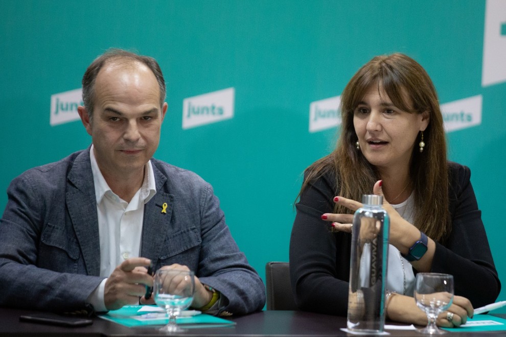 7/06/2022-La líder de Junts y presidenta del Parlament, Laura Borràs, y el nuevo secretario general de Junts, Jordi Turull, en una rueda de prensa tras la primera reunión de la nueva ejecutiva de Junts, a 7 de junio de 2022, en Barcelona, Cataluña.