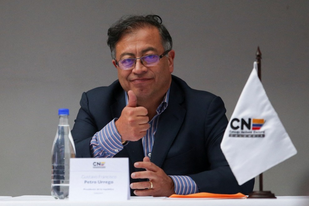 24/06/2022 El presidente electo de Colombia gesticula el día en que recibe las credenciales como mandatario del país, en Bogotá