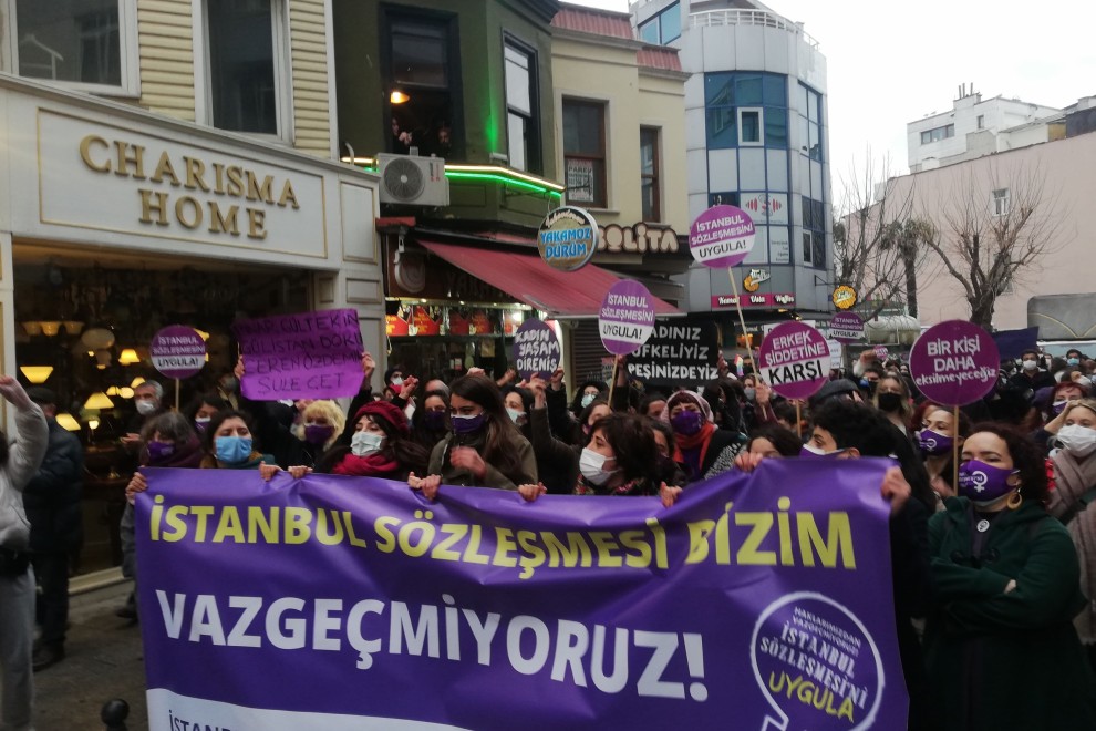 Organizaciones feministas en un acto por el Convenio de Estambul (Estambul).