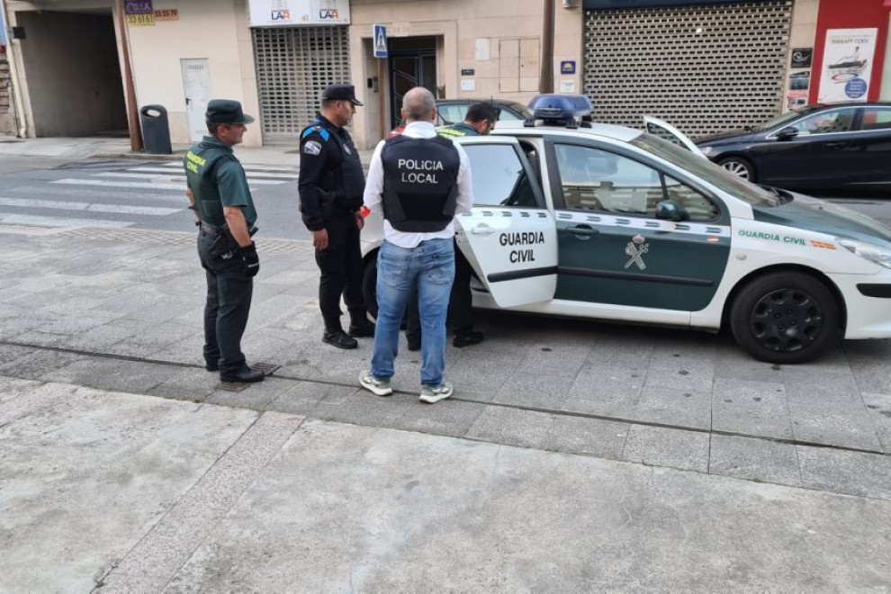 (25/7/22) La Policía Local y la Guardia Civil detienen al acusado de secuestrar y violar a la joven de O Porriño (Pontevedra) durante seis días.