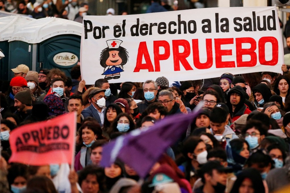 ºManifestantes por el 'apruebo' en un acto en Valparaíso (Chile) este jueves, 1 de septiembre de 2022.