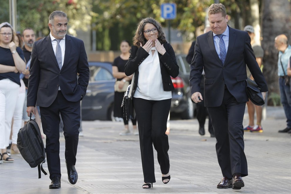 La exvicepresidenta del Gobierno valenciano y exconsellera de Igualdad y Políticas Inclusivas, Mónica Oltra, ha llegado a las nueve en punto de la mañana a la Ciudad de la Justicia