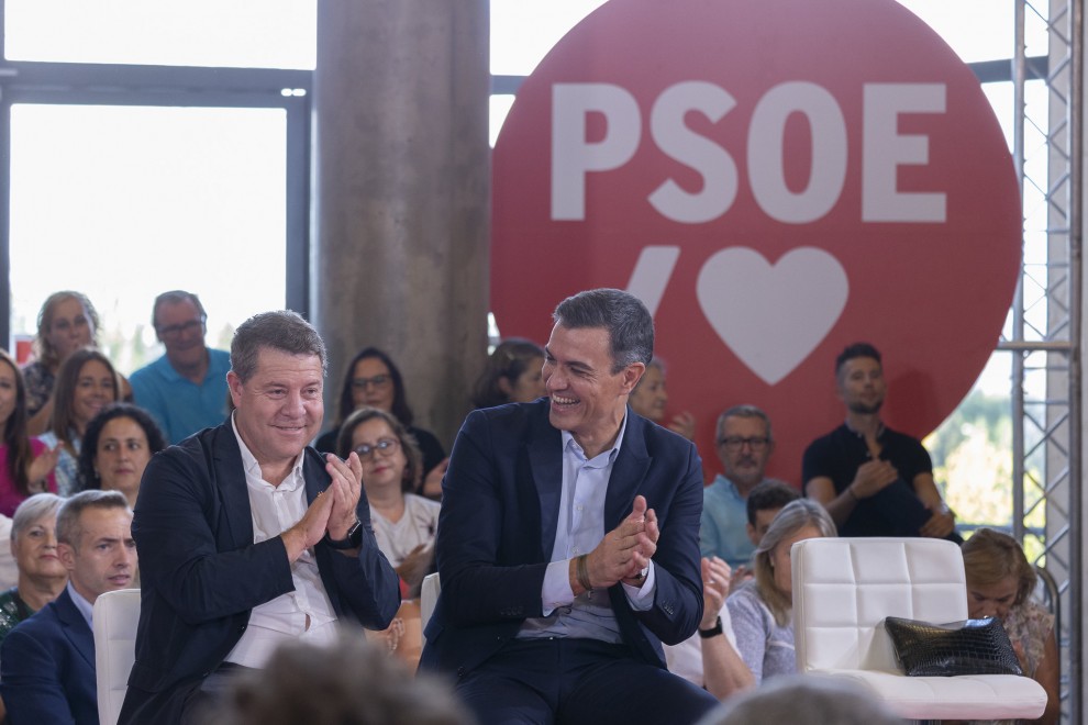 El presidente de la Junta de Castilla-La Mancha, Emiliano García Page, junto al presidente del Gobierno y secretario general del PSOE, Pedro Sánchez, en un acto celebrado en Toledo el pasado jueves.