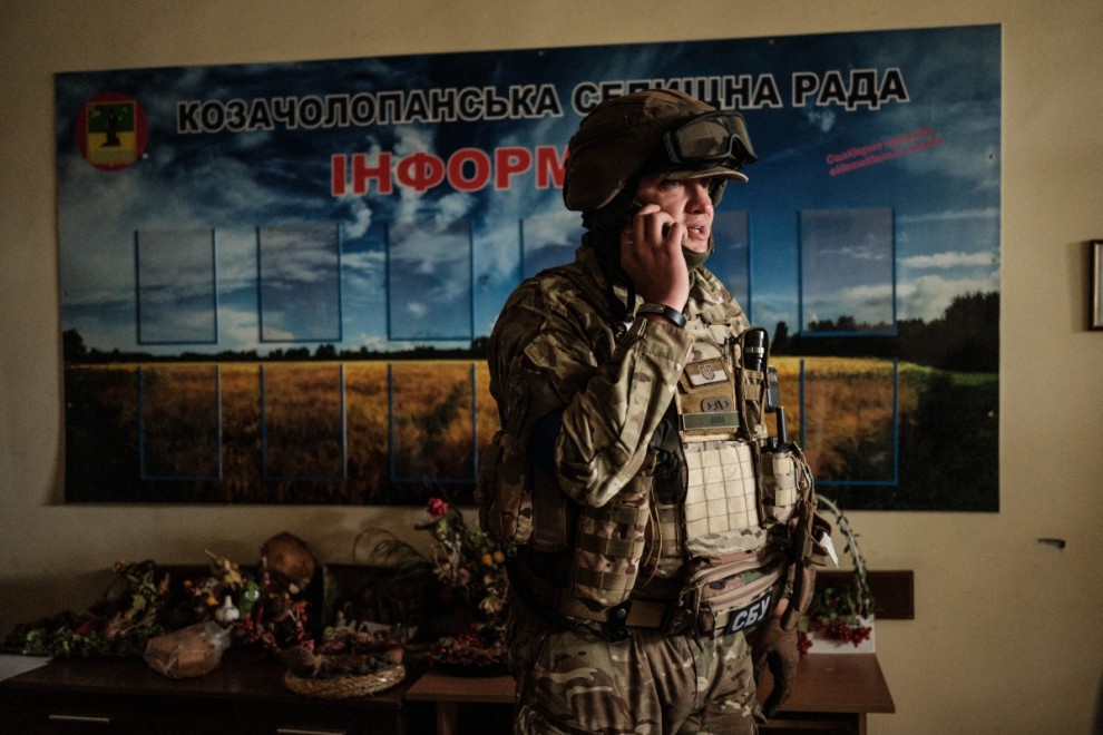 Un soldado ucraniano antes de entrar en batalla