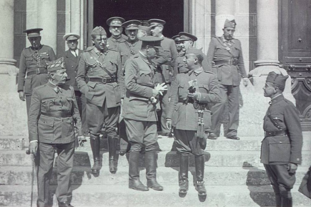 Franco y Mola junto con otros generales sublevados contra la Segunda República.