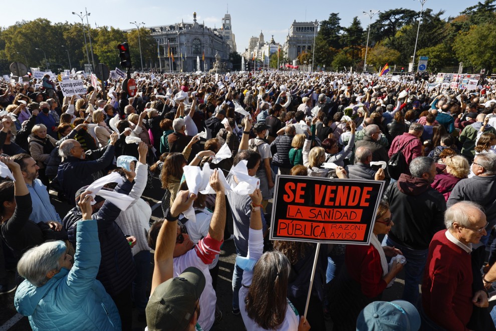 13/11/22 Manifestación ciudadana que recorre este domingo el centro de Madrid bajo el lema 'Madrid se levanta por la sanidad pública'