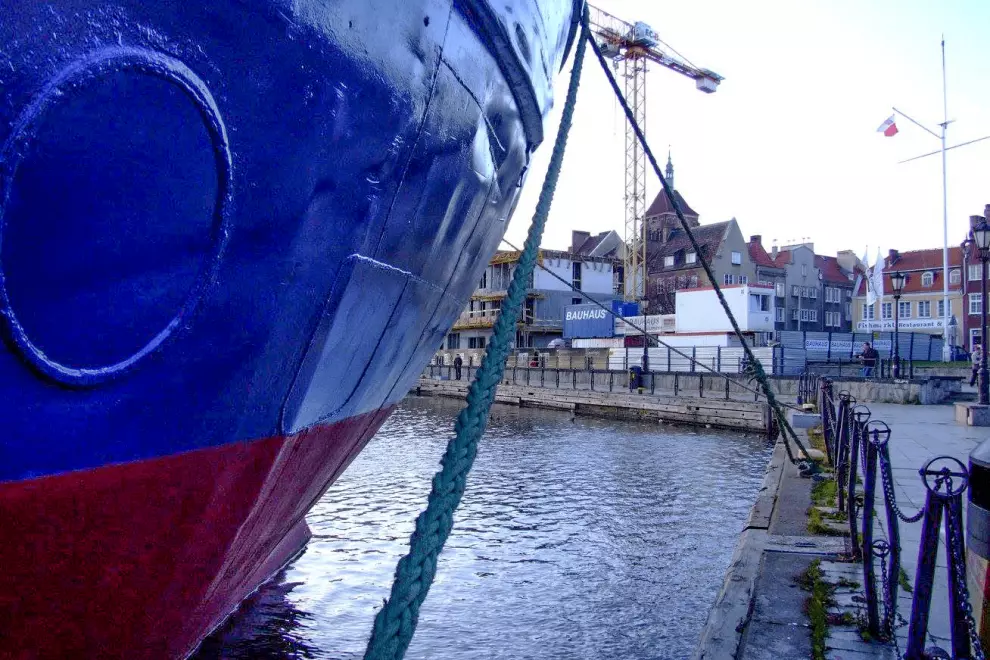 Buque atracado en el puerto de Gdansk, capital de la provincia polaca de Pomerania fueron detectados tres españoles.