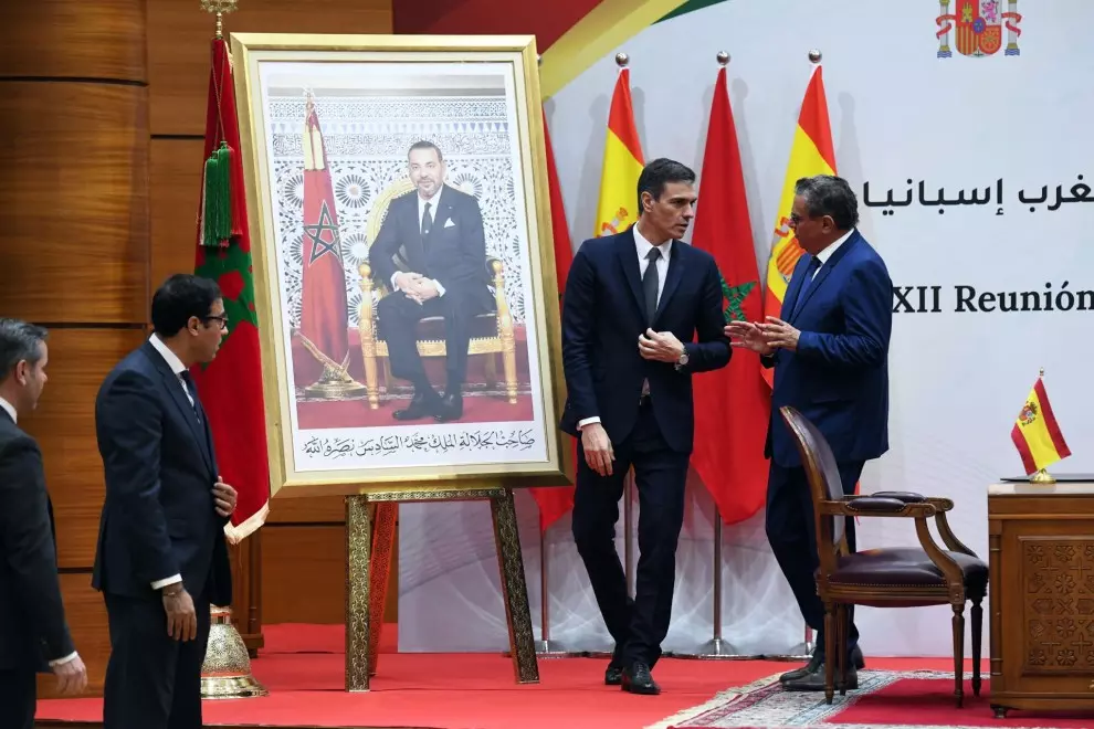 El presidente del Gobierno, Pedro Sánchez, junto al primer ministro de Marruecos, Aziz Ajanuch, en el cierre de la Reunión de Alton Nivel entre ambos países celebrada en Rabat.