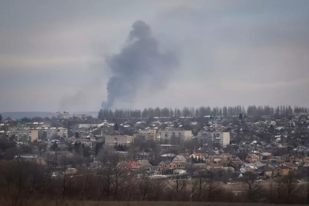 Una columna de humo tras un bombardeo ruso en la ciudad de Bakhmut, en la región de Donetsk este 10 de febrero de 2023.