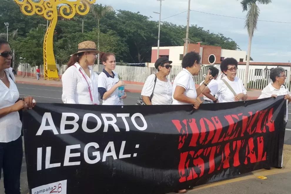 En octubre de 2006, el Frente Sandinista apoyó en el Parlamento la derogación del abortó terapéutico. Desde entonces es una demanda de las mujeres.