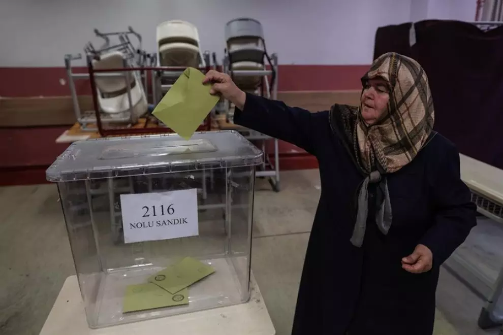 Erdogan lidera el escrutinio de la segunda vuelta de las elecciones presidenciales en Turquía