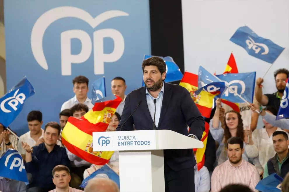 Bloqueo en Murcia y poca prisa en Aragón: así van los dos pactos pendientes de PP y Vox