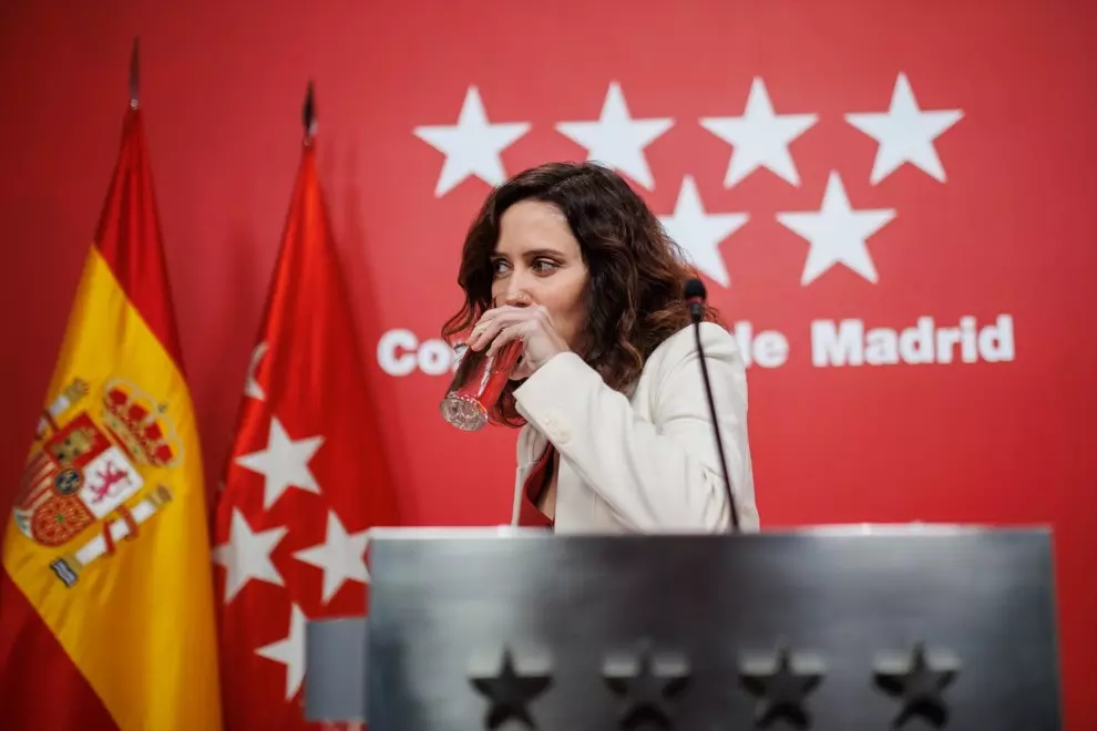 La presidenta de la Comunidad de Madrid, Isabel Díaz Ayuso, durante una rueda de prensa tras una reunión del Consejo de Gobierno de la Comunidad de Madrid, a 27 de diciembre de 2023, en Madrid (España).