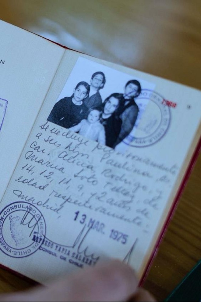 Pasaporte de Alicia Téllez y sus hijos.